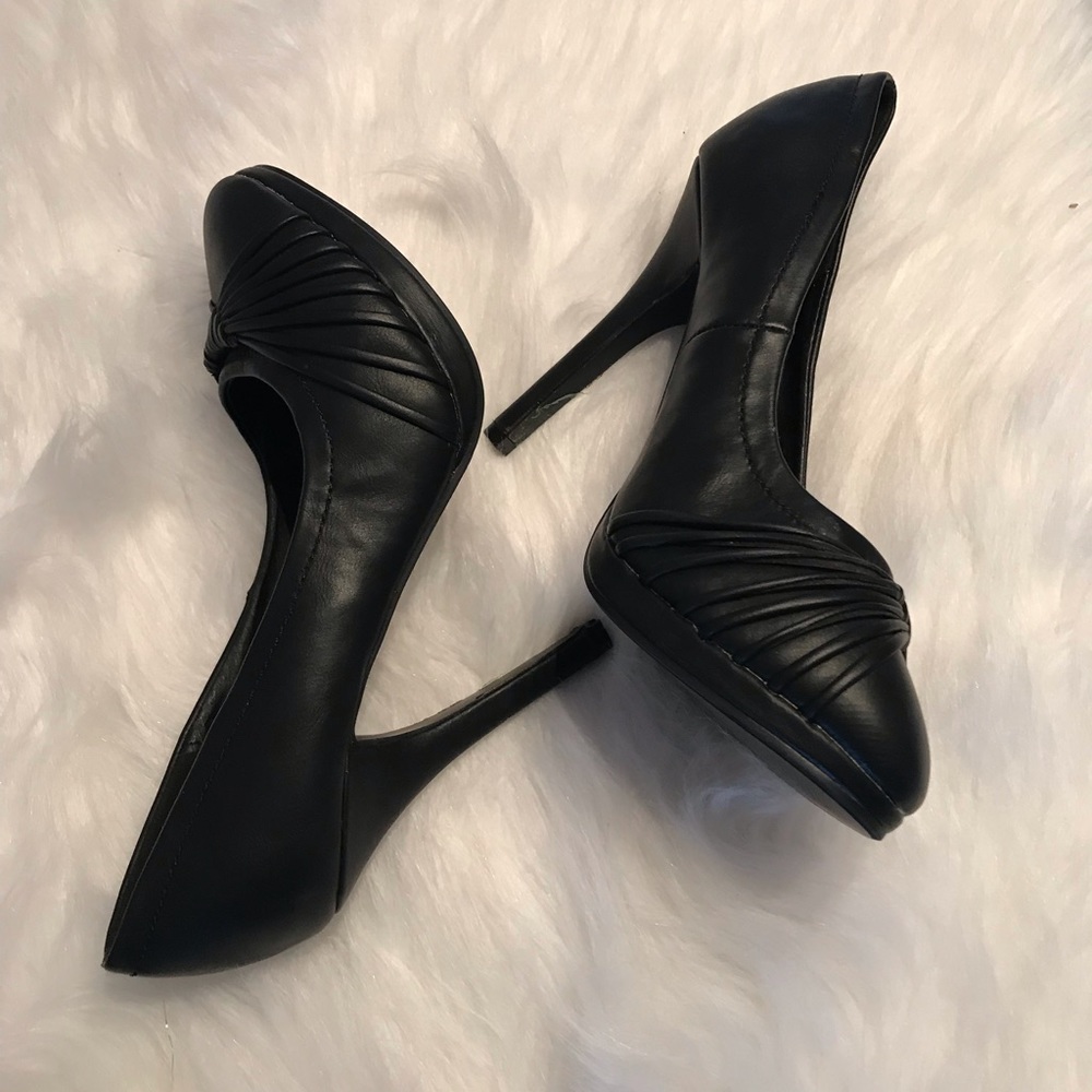 High Heel - Picture 2 of 3